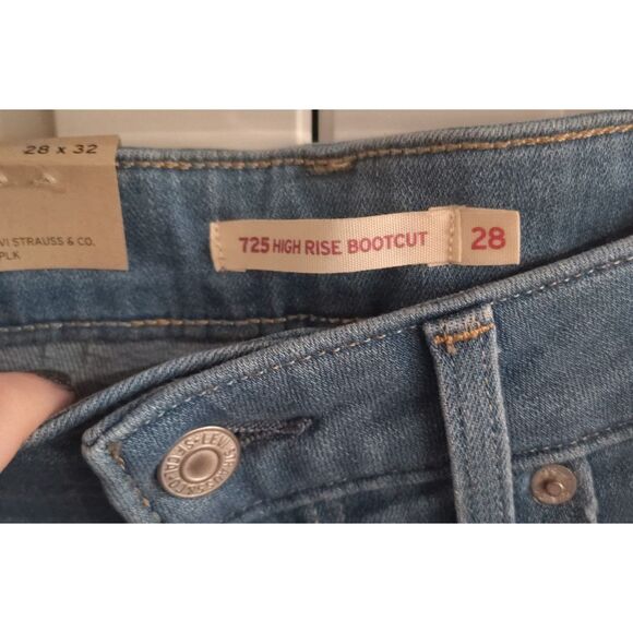 NWT Levi's 725 High-Waist Classic Stretch Bootcut Jeans Size 28x32 Western - Picture 10 of 10